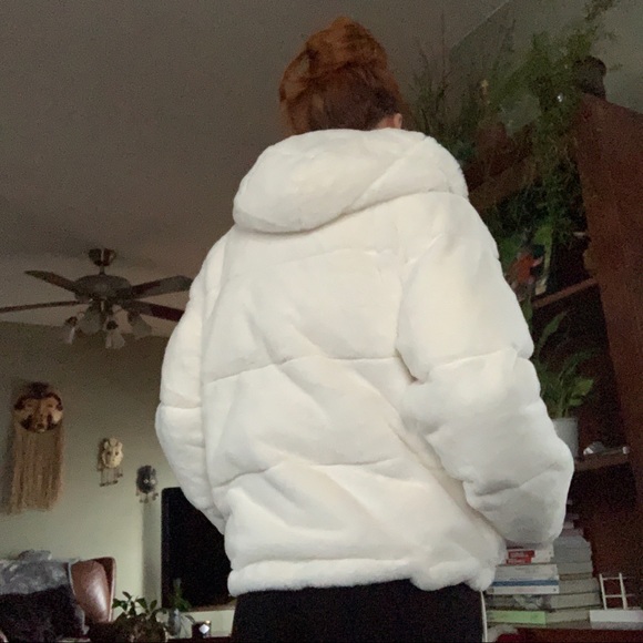 NWOT Faux Fur White Puffer Jacket - Picture 5 of 7